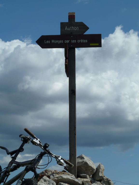 Gite Des Monges Sisteron Exterior photo